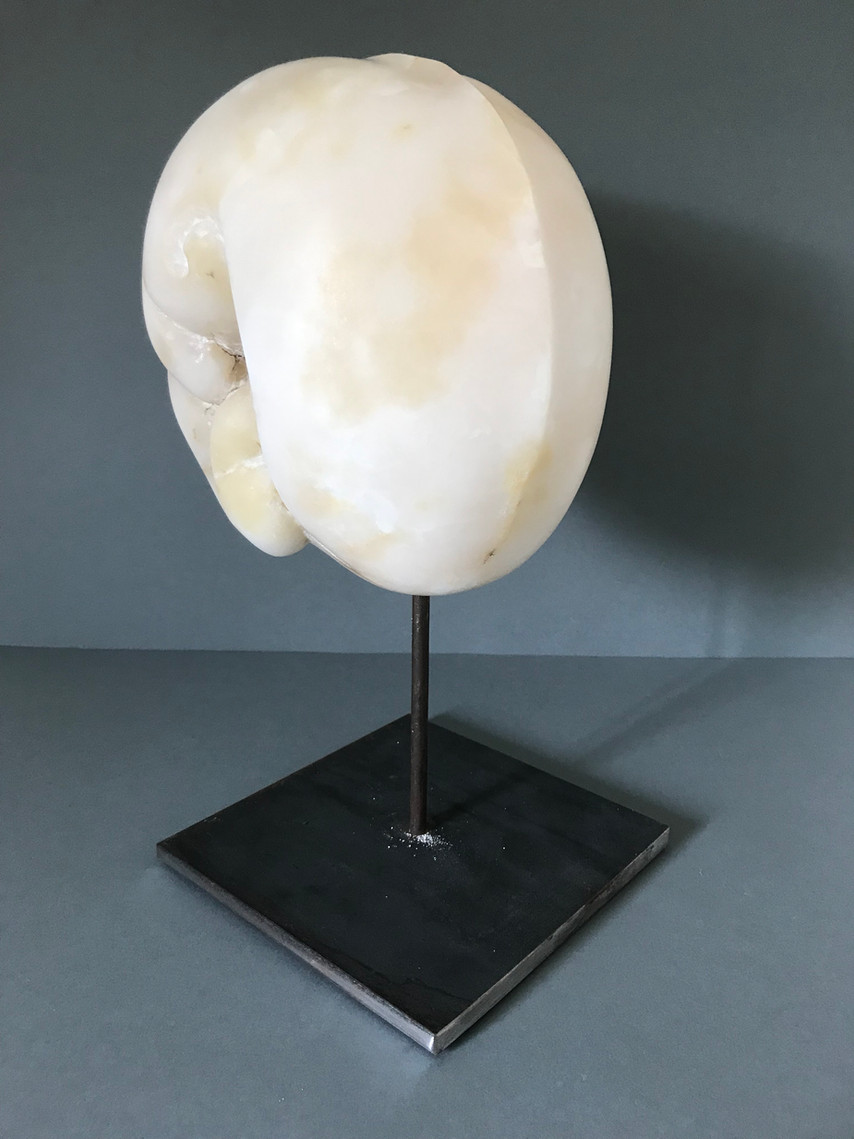 Fechterin 2020, Maß: 10,5 x 21 cm, Höhe: 19 cm Material: Alabaster