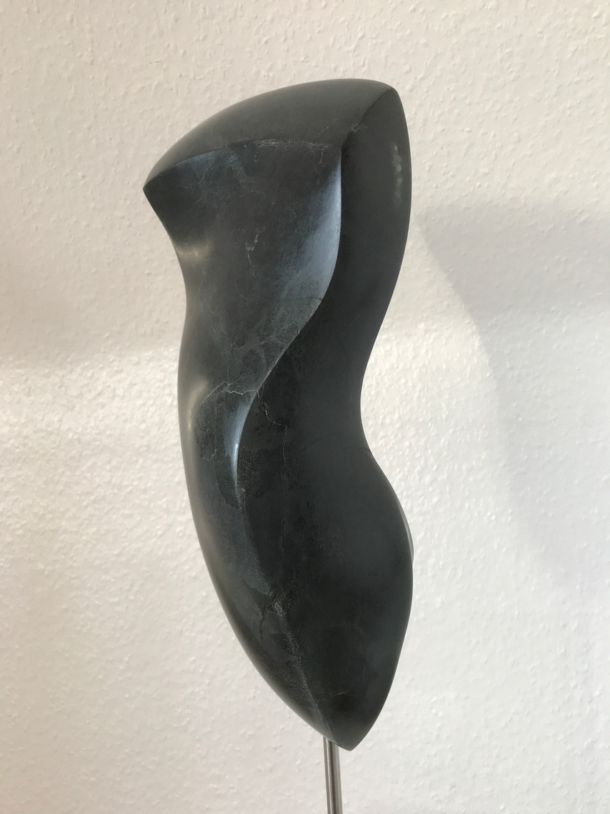 Torso 2020, Maß: 16,5 x 12 cm, Höhe: 34 cm Material: Galastone